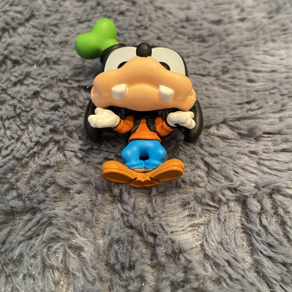 🍭FREE WITH PURCHASE 🔥3/$20 🍭🌟Goofy Funko mini figurine **New** - Picture 3 of 6